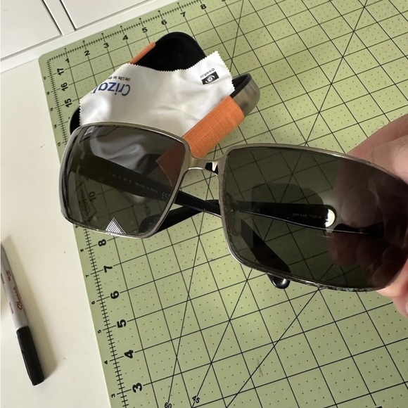 Prada authentic designer sunglasses unisex - Picture 5 of 10